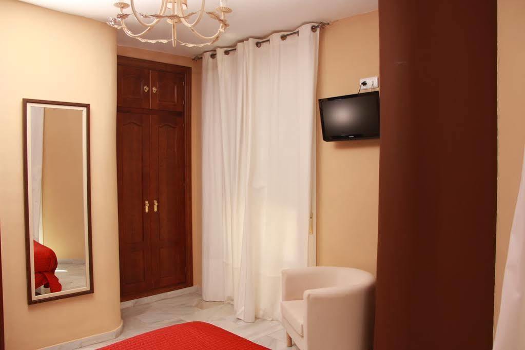 Hostal Tilos Malaga Exterior photo